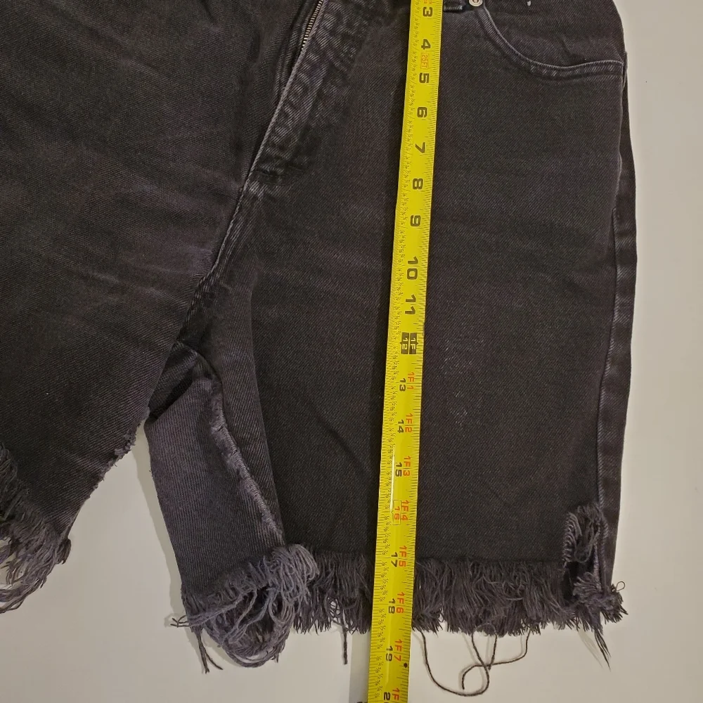 Vintage 90's NY Line Black Denim Distressed Shorts - Picture 6 of 10